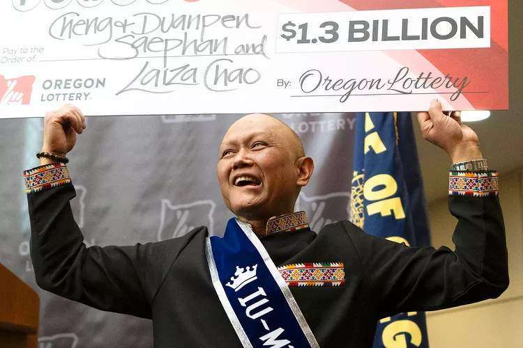 老挝患癌症男子赢得17.7亿新元美国强力球大奖