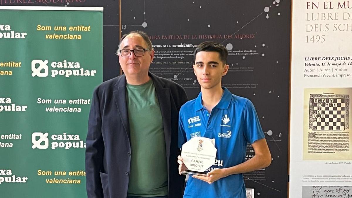 迭戈·马西亚斯（Diego Macías），17岁，历史上最年轻的地区国际象棋冠军